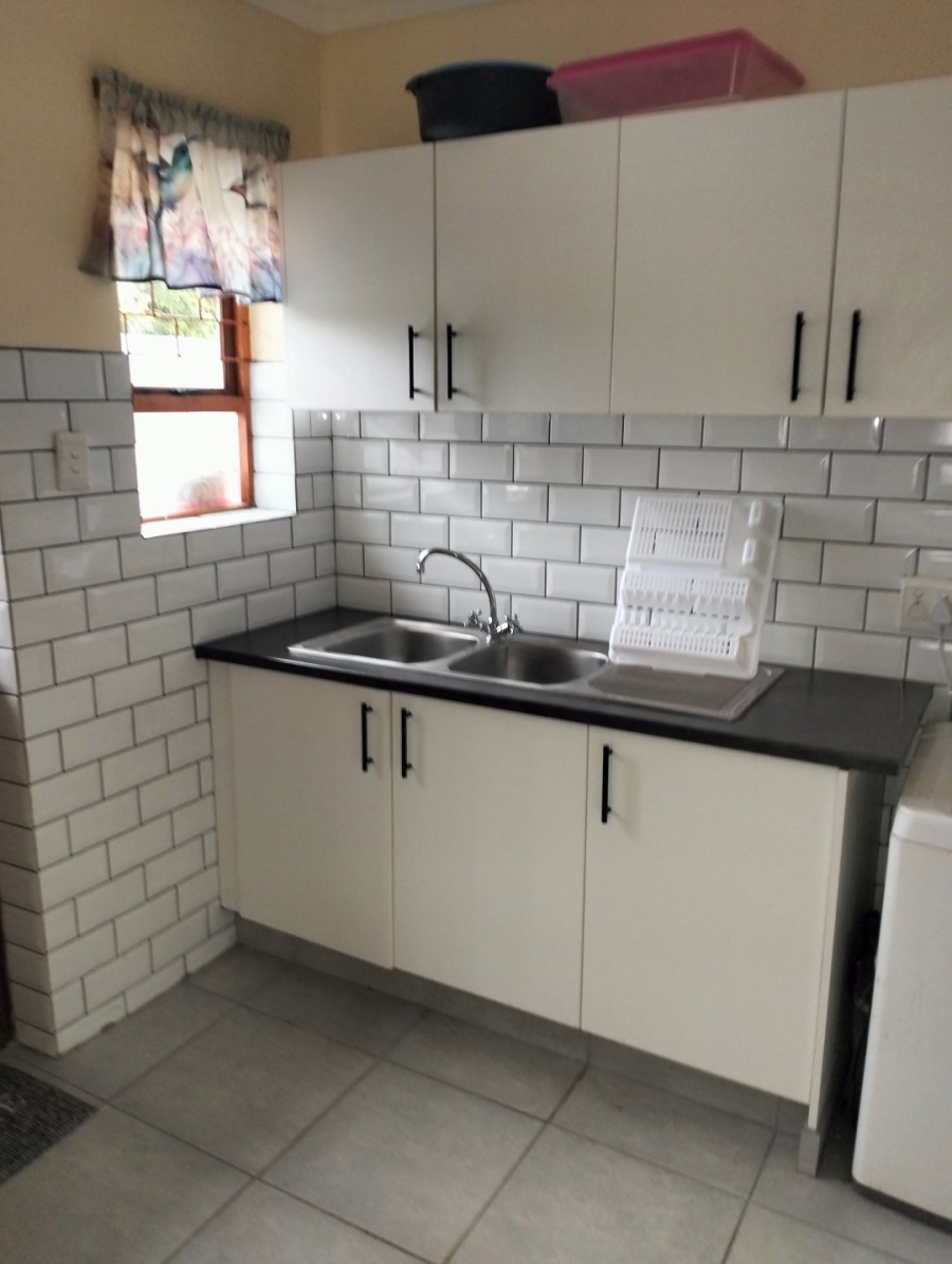 To Let 3 Bedroom Property for Rent in Fraaiuitsig Western Cape